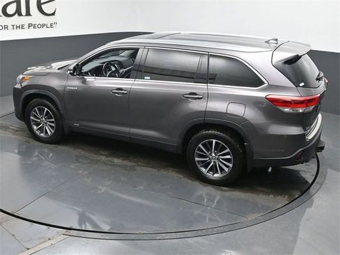 Used 2019 Toyota Highlander XLE image 43