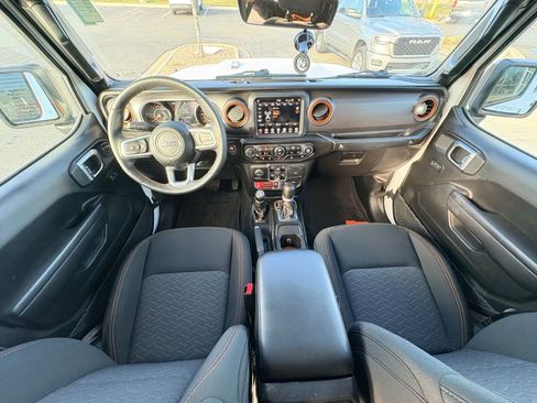 Used 2023 Jeep Gladiator Mojave w/ Cold Weather Group image 11