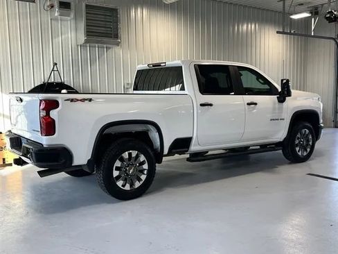 Used 2024 Chevrolet Silverado 2500 Custom w/ Custom Value Package image 3