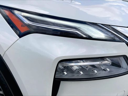 Used 2021 Nissan Rogue Platinum FWD image 27