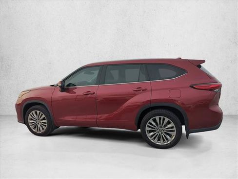 Used 2023 Toyota Highlander Platinum FWD image 6