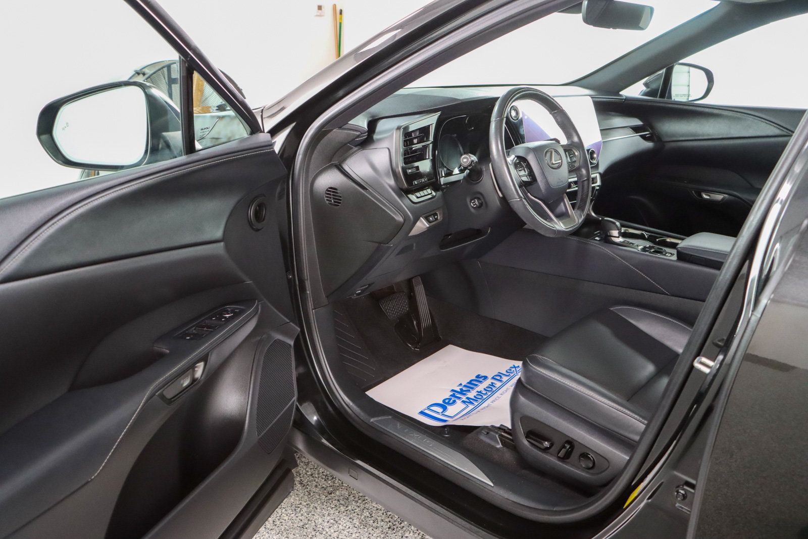 Used 2023 Lexus RX 350 Premium w/ Accessory Package (Z1) FWD image 3