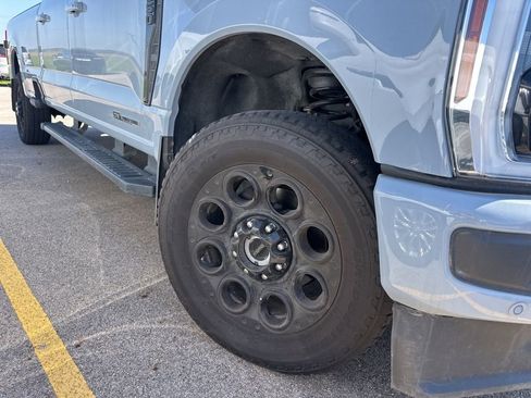 Used 2025 Ford F250 Lariat w/ Lariat Ultimate Package image 3