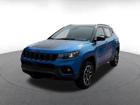 Used 2025 Jeep Compass Trailhawk AWD/4WD image 7