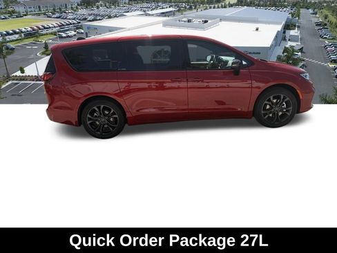 New 2026 Chrysler Pacifica Select FWD image 3