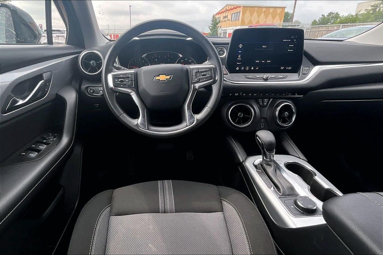 Used 2025 Chevrolet Blazer LT AWD/4WD image 5