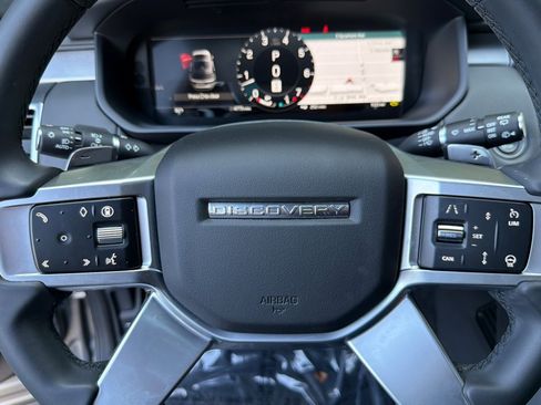 Used 2025 Land Rover Discovery Dynamic SE AWD/4WD image 11