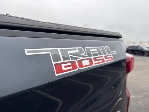 Used 2022 Chevrolet Silverado 1500 LT Trail Boss w/ Bed Protection Package AWD/4WD image 4