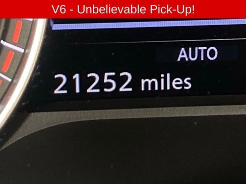 Used 2025 Nissan Pathfinder SV image 7