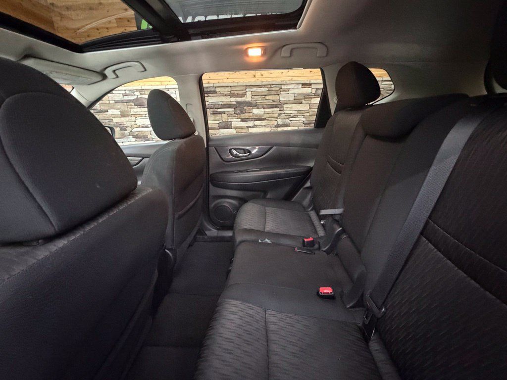 Used 2017 Nissan Rogue SV AWD/4WD image 44