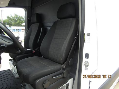 Used 2018 Mercedes-Benz Sprinter 2500 image 10