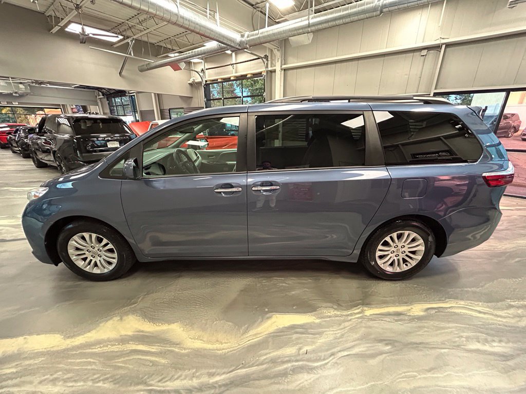 Used 2015 Toyota Sienna XLE FWD image 37