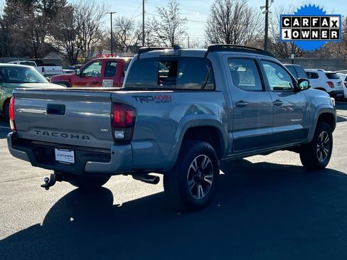 Used 2018 Toyota Tacoma TRD Sport image 5