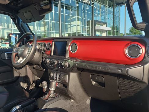 Used 2022 Jeep Wrangler Rubicon w/ LED Lighting Group AWD/4WD image 17