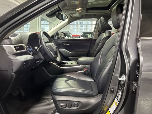 Certified 2022 Toyota Highlander XLE image 12