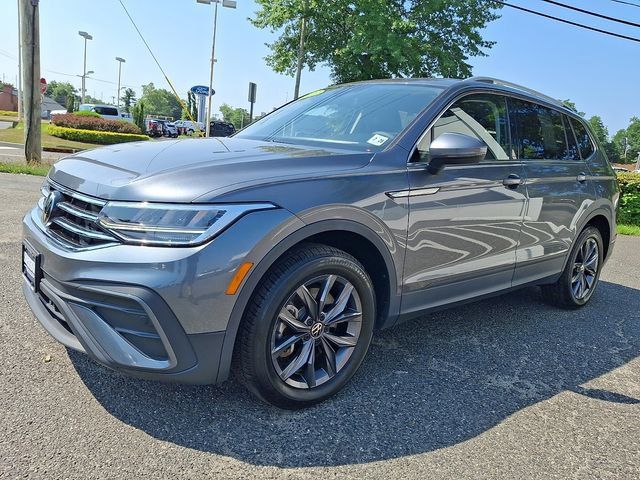 Used 2023 Volkswagen Tiguan SE FWD image 3