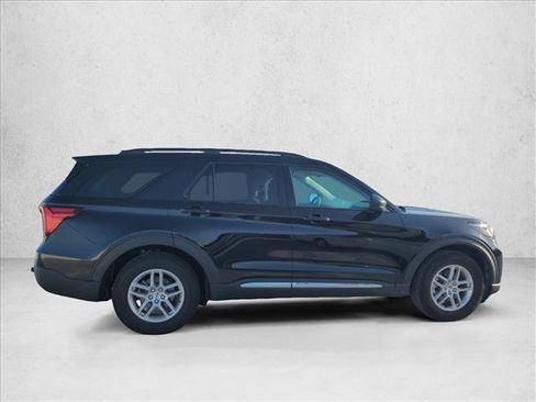 Used 2025 Ford Explorer Active w/ Active Comfort Package RWD image 4