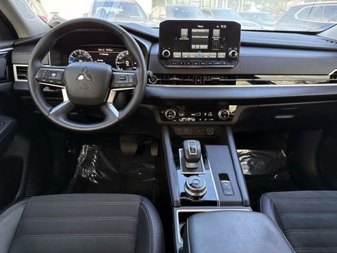 Used 2024 Mitsubishi Outlander SE image 18