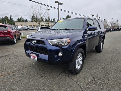 Used 2015 Toyota 4Runner SR5 image 3