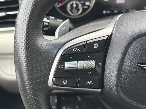 Used 2025 Genesis G70 2.5T AWD/4WD image 11