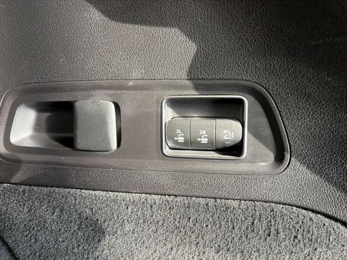 Used 2024 Mercedes-Benz GLS 450 4MATIC image 17