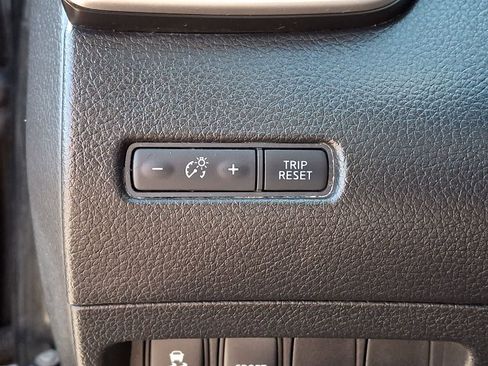 Used 2016 Nissan Rogue SV AWD/4WD image 25
