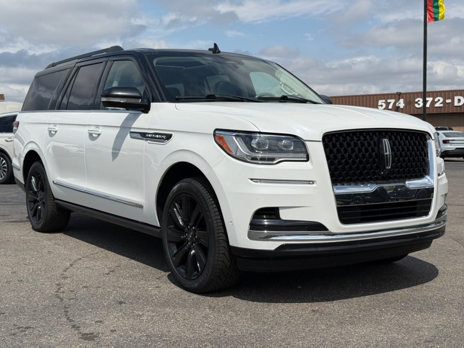Used 2023 Lincoln Navigator L Black Label AWD/4WD image 2