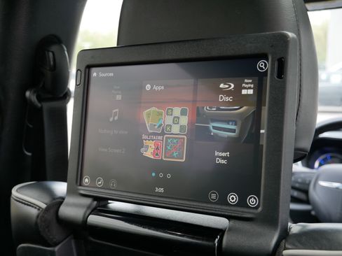 Used 2020 Chrysler Pacifica Limited w/ Advanced Safetytec Group FWD image 11