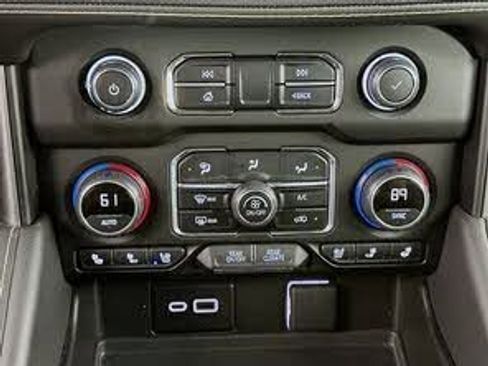 Used 2024 Chevrolet Tahoe Premier image 12