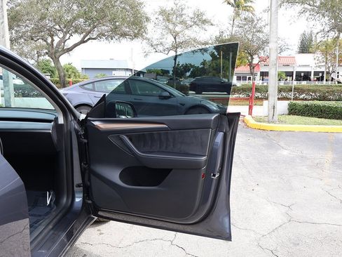 Used 2023 Tesla Model Y Long Range image 23