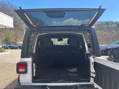 Used 2025 Jeep Wrangler Unlimited Sport AWD/4WD image 25