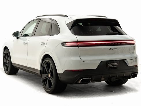 Used 2025 Porsche Cayenne image 3