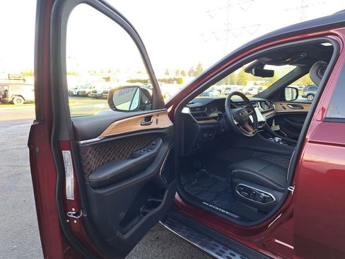New 2025 Jeep Grand Cherokee L Summit AWD/4WD image 10