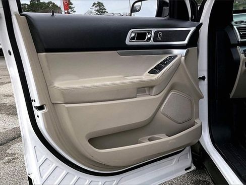 Used 2013 Ford Explorer XLT image 16