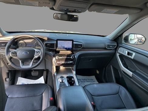 Used 2024 Ford Explorer Limited image 3