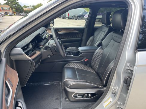 Used 2023 Jeep Grand Cherokee Summit AWD/4WD image 15