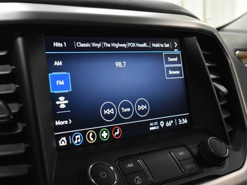 Used 2023 GMC Acadia SLE w/ Driver Convenience Package image 17