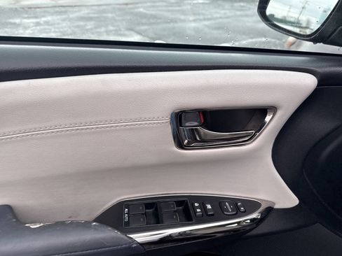 Used 2013 Toyota Avalon XLE image 12