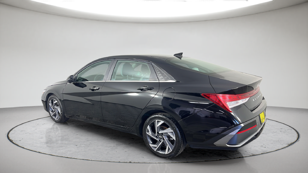 Used 2024 Hyundai Elantra Limited FWD image 12