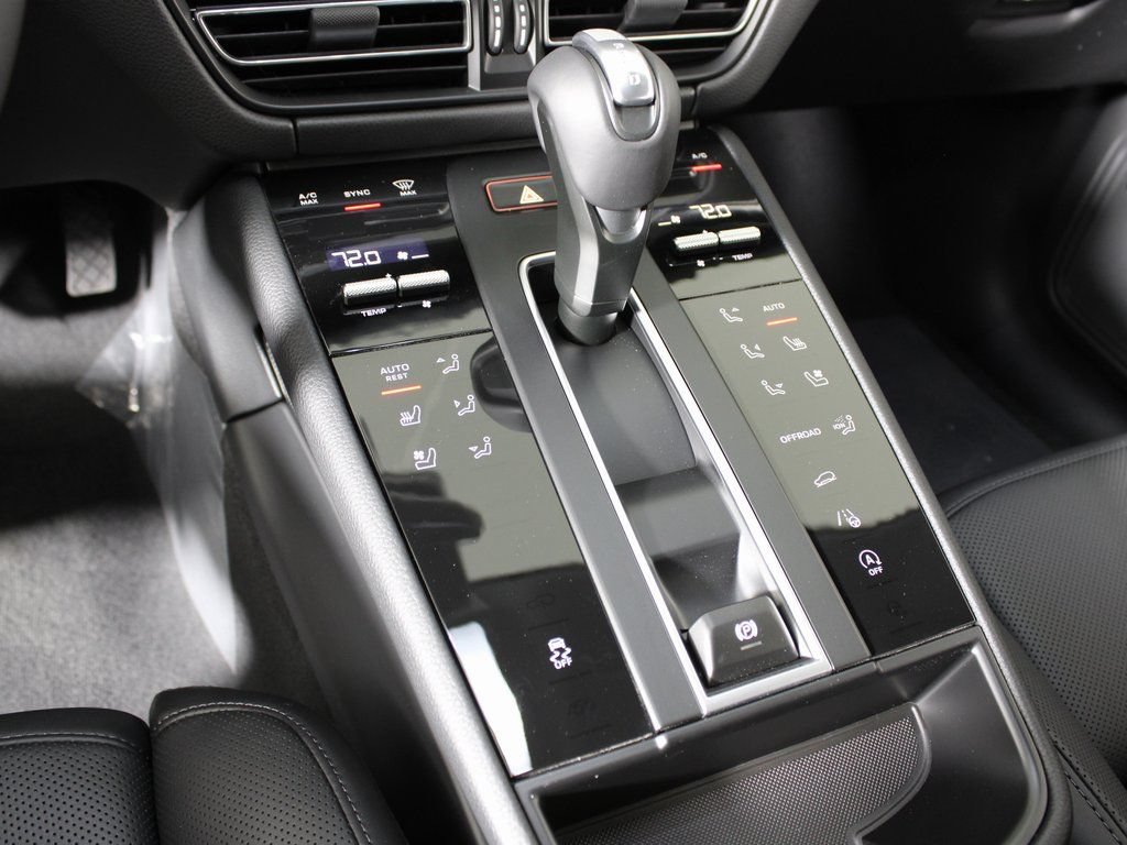 Certified 2026 Porsche Macan AWD/4WD image 28