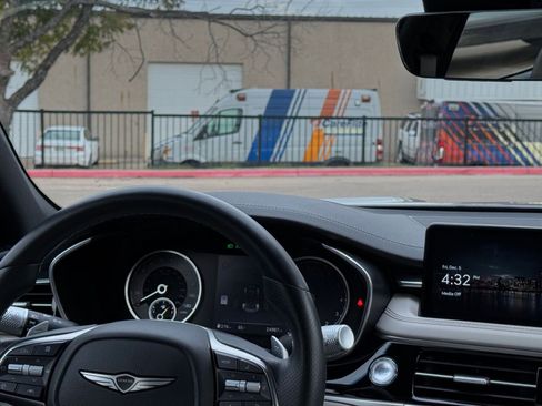 Used 2025 Genesis G70 2.5T image 35