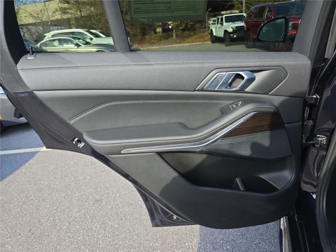 Used 2021 BMW X5 xDrive40i w/ M Sport Package image 14