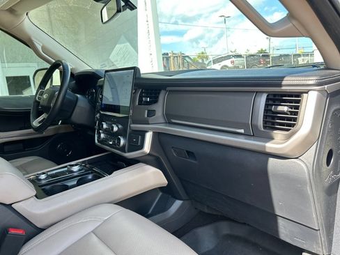 Used 2022 Ford Expedition XLT AWD/4WD image 16