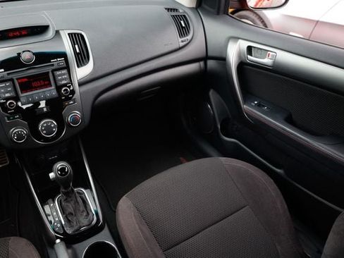 Used 2011 Kia Forte Koup SX FWD image 25