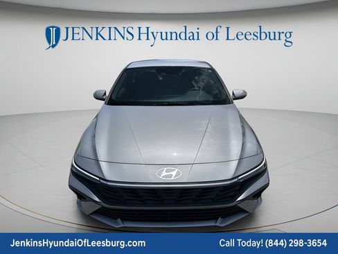 New 2025 Hyundai Elantra SE FWD image 12