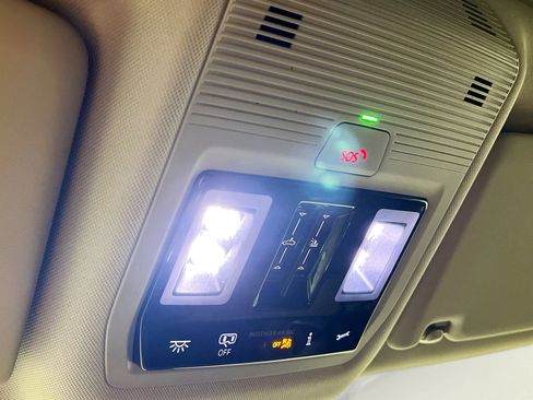 Used 2024 Volkswagen Atlas SE image 22