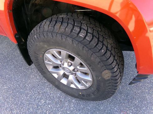 Used 2017 Toyota Tacoma SR5 w/ Tow Package image 11