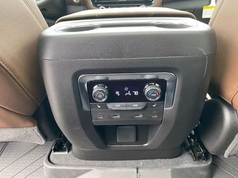 New 2026 Chevrolet Suburban High Country image 30