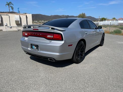 Used 2012 Dodge Charger SXT RWD image 5