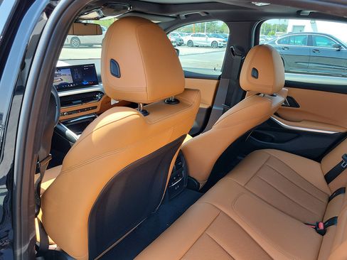 Used 2025 BMW 330i Sedan w/ Convenience Package RWD image 12